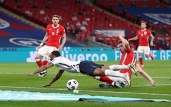 Henryk Kasperczak: Ze smutkiem patrzyłem na to, jak grali nasi piłkarze na Wembley