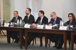 premier tusk wyszedł z posiedzenia rbn przed zakończeniem. oto powód tego ruchu