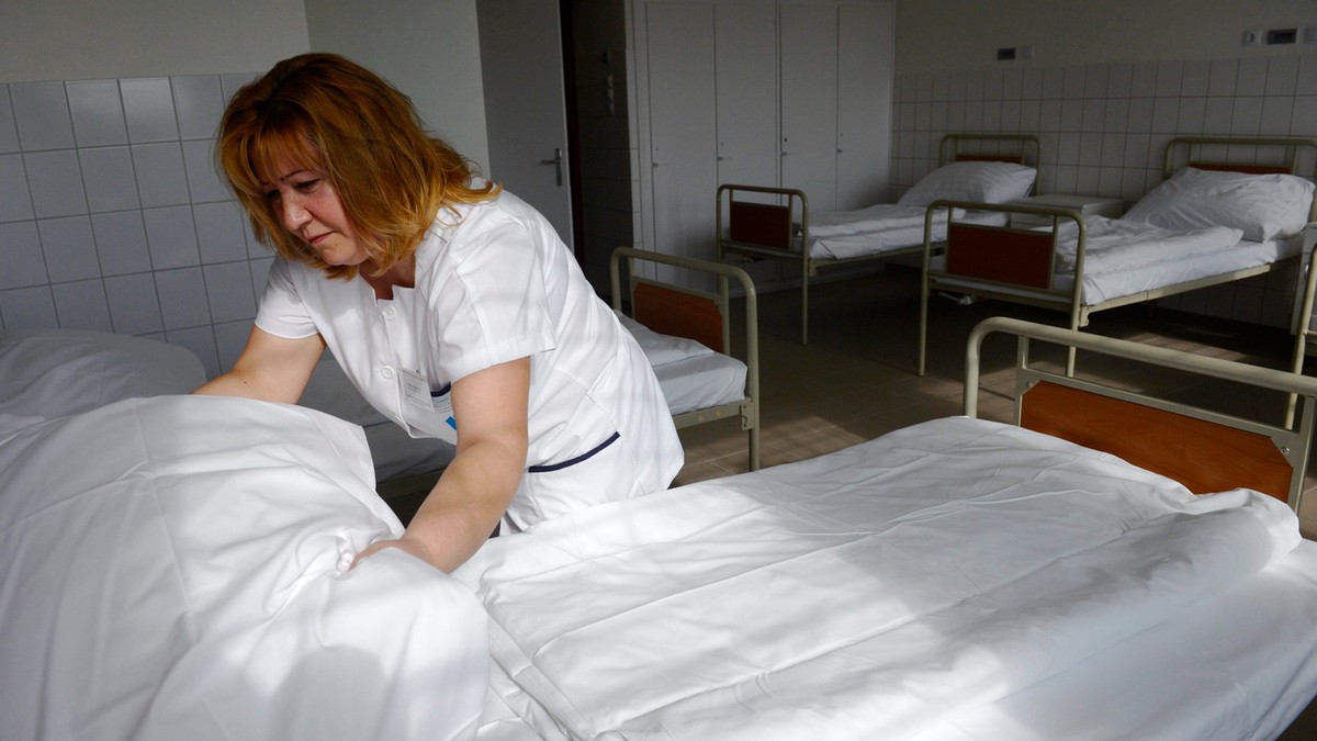 A kevesebb nővér miatt akadozik a betegellátás a kórházakban