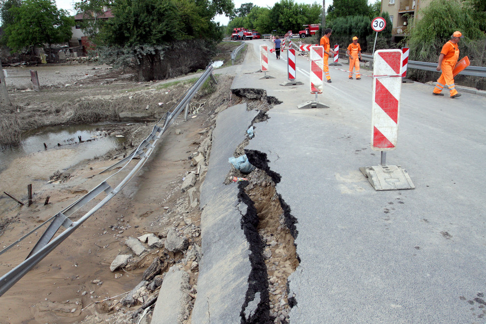 SANDOMIERZ POWÓDŹ SKUTKI SPRZĄTANIE