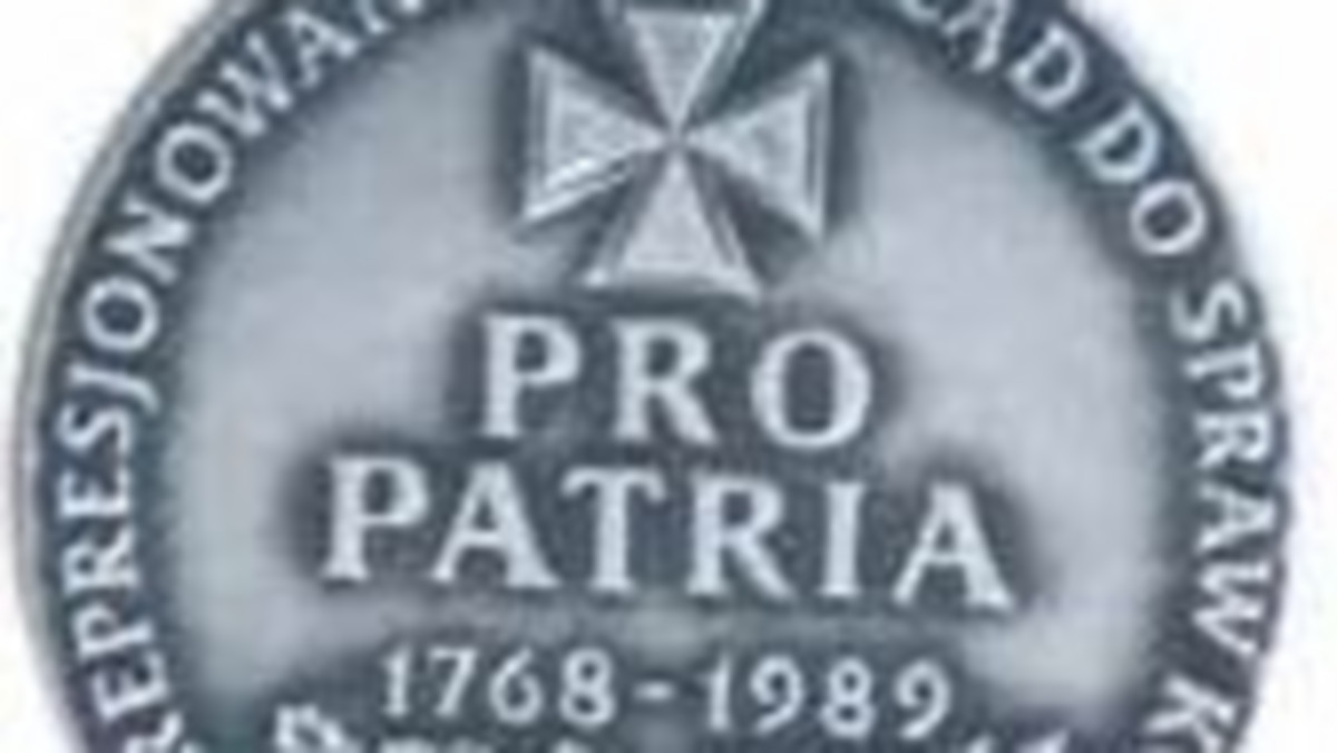 Kilkanaście osób związanych z opozycją antykomunistyczną uhonorowano dziś w Szczecinie medalami "Pro Patria". Przyznawane są one za zasługi w kultywowaniu pamięci o walce o niepodległość Rzeczypospolitej Polskiej.