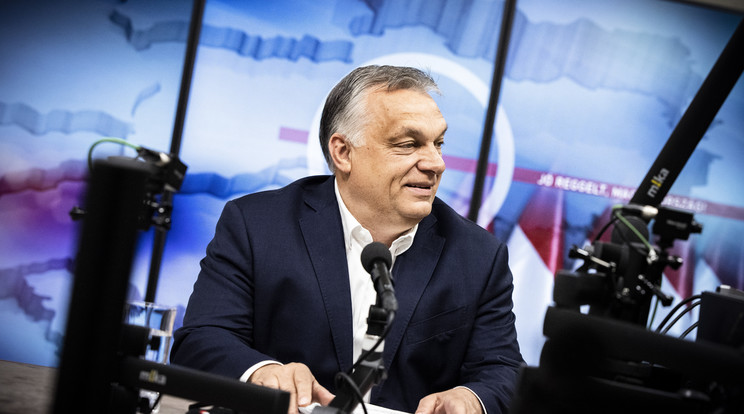 Orbán Viktor a Kossuth rádió stúdiójában jelentette be az újranyitás következő lépéseit / MTI/Miniszterelnöki Sajtóiroda/Fischer Zoltán