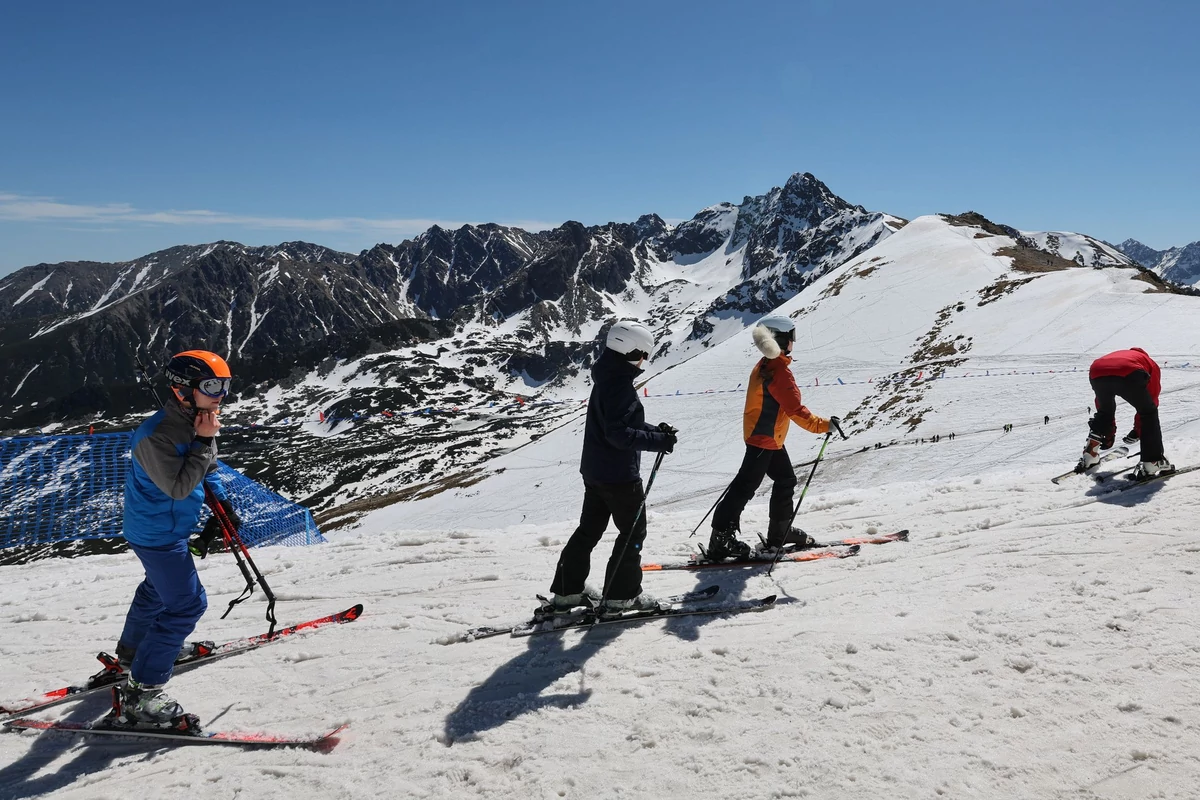  Majówka 2024. Tatry pełne turystów. Przy szlaku do Morskiego Oka nie da się zaparkować