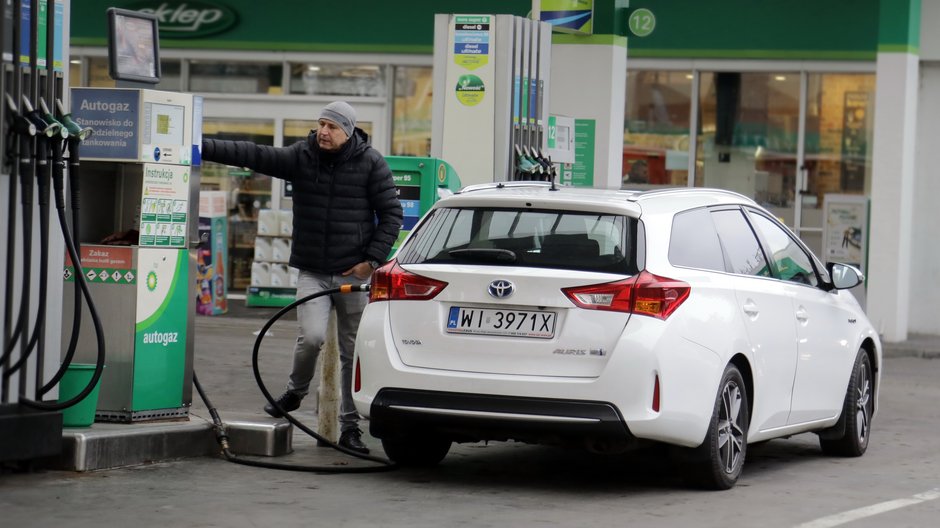 Toyota Auris Kombi 1.8 Hybrid LPG 2014 2. generacja