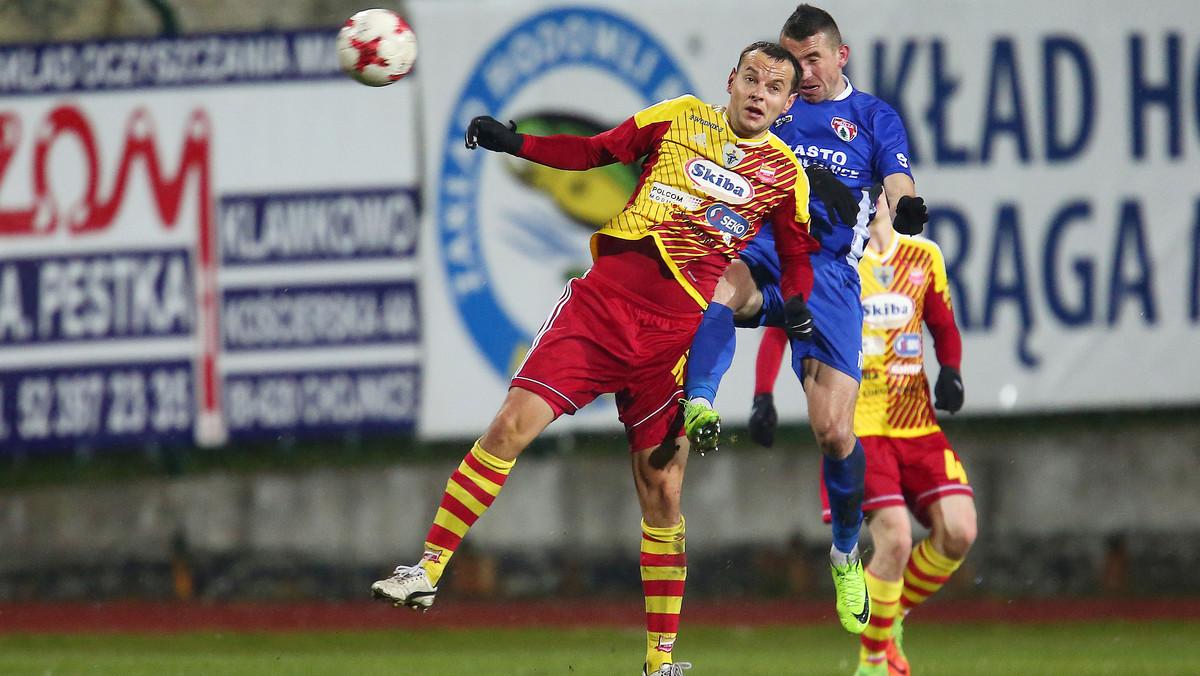 Chojniczanka Chojnice zremisowała z Puszczą Niepołomice 1:1 (0:1) w najciekawszym meczu 18. kolejki Nice I ligi. Dziesiątą porażkę w tym sezonie poniosła Olimpia Grudziądz, która obecnie znajduje się w strefie spadkowej. W sobotę przegrała na własnym terenie z Zagłębiem Sosnowiec 0:1 (0:0).