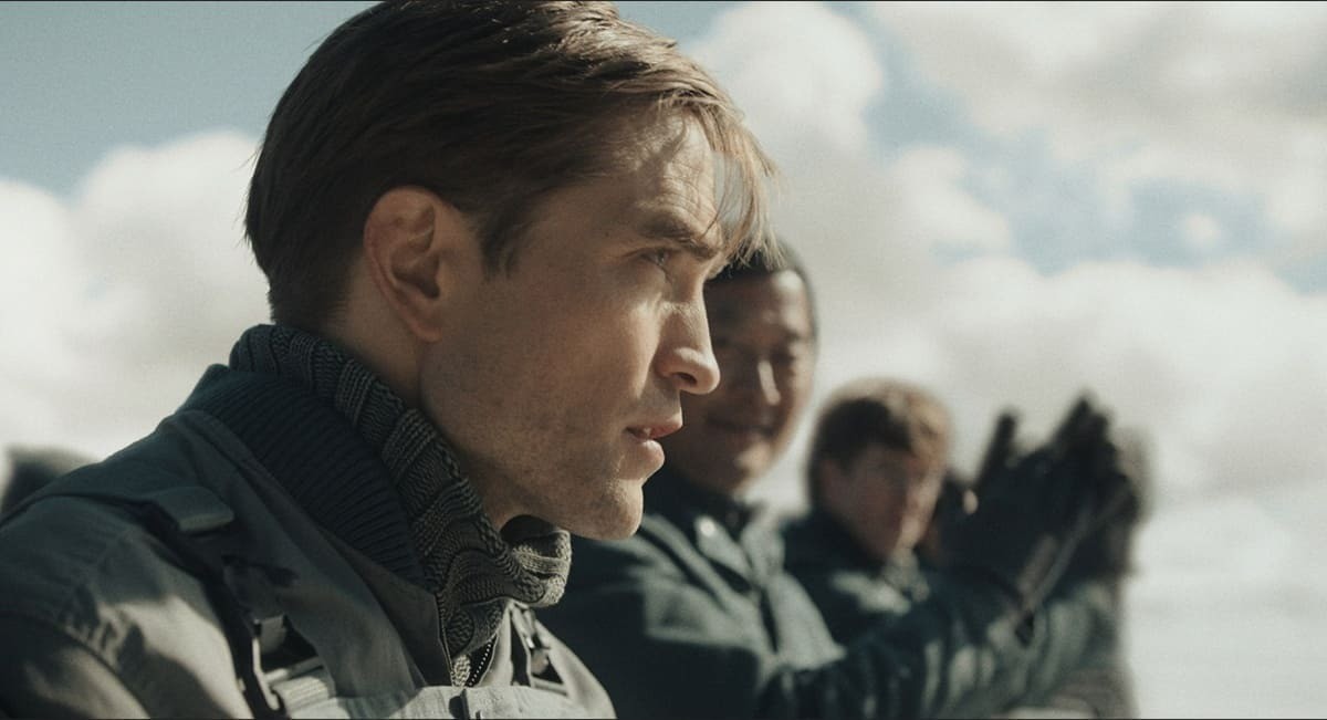 Robert Pattinson w filmie "Mickey 17"