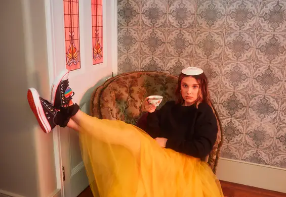 Kultowe modele Converse w interpretacji Millie Bobby Brown