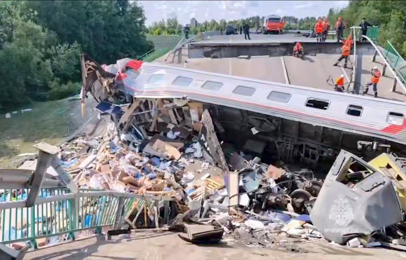 Pociąg spadł na drogę