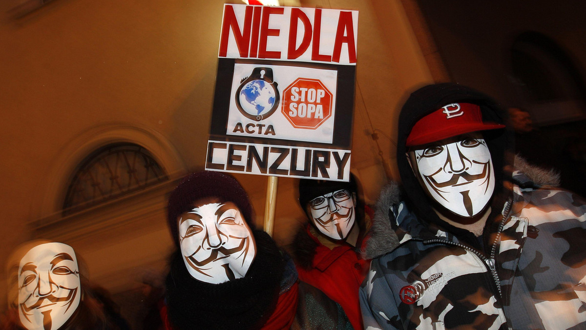 Przeciwnicy ACTA odwołali dzisiejszy protest przed Pałacem Prezydenckim. Na Krakowskim Przedmieściu chcą pojawić się w piątek. Na razie biuro bezpieczeństwa w Ratuszu nie dostało jednak zgłoszenia o zgromadzeniu - donosi tvnwarszawa.pl.