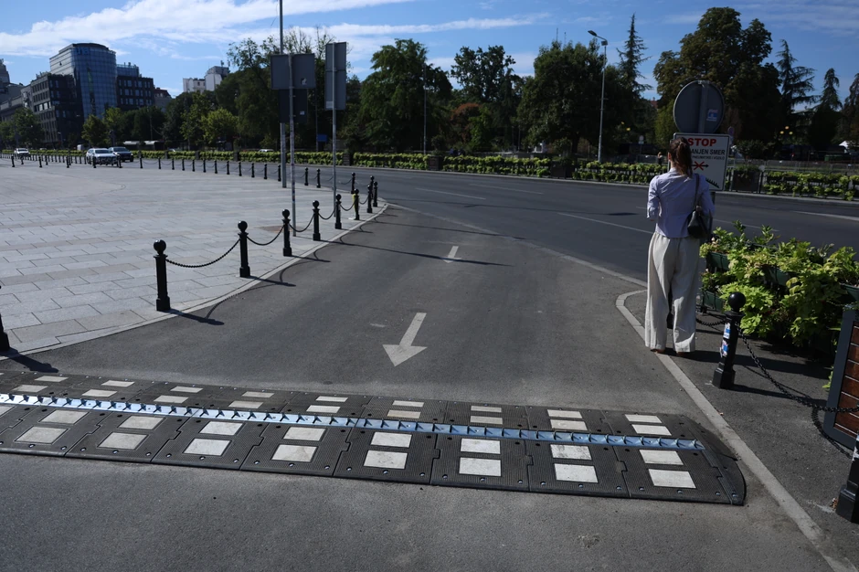 Ležeći policajci sa šiljcima