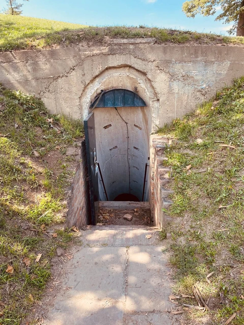 Ulaz u vojni bunker