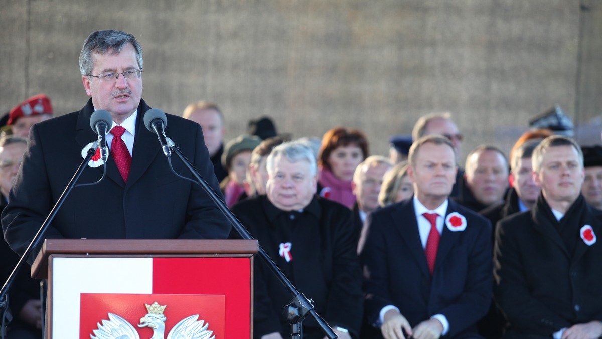 Chcę wyrazić ogromny żal, ból, że w tym szczególnym dniu doszło do zjawisk, które stoją w jaskrawej sprzeczności ze świętowaniem polskiej niepodległości - oświadczył prezydent Bronisław Komorowski. - To po prostu narodowy polski wstyd - dodał.