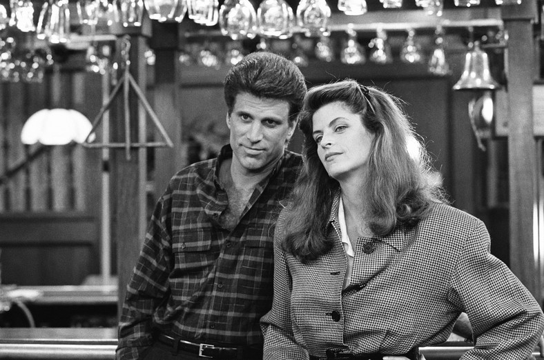 Ted Danson i Kirstie Alley w serialu "Zdrówko!"