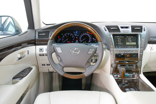 Lexus LS 460 Prestige - 5 metrów luksusu