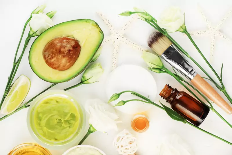 Kosmetyki naturalne są zawsze lepsze od drogeryjnych? / Getty Images / Anna-Ok
