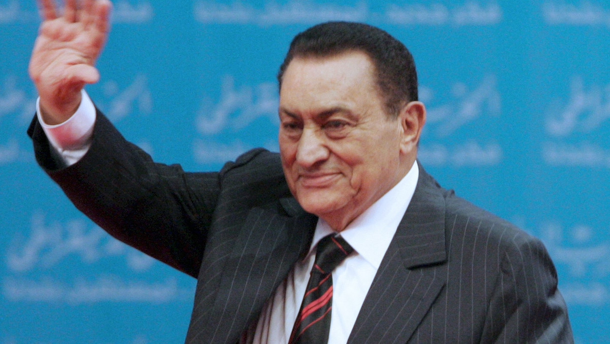 Egipska gazeta "Al-Masry Al-Youm", powołując się na "dobrze poinformowane źródła", podała w niedzielę, że były prezydent Egiptu Hosni Mubarak, który w piątek ustąpił ze stanowiska i opuścił Kair, jest w śpiączce.