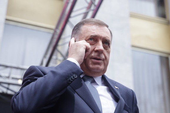 (FOTO) "Moramo vratiti autoritet" Dodik traži ograničavanje društvenih mreža, OVO JE RAZLOG
