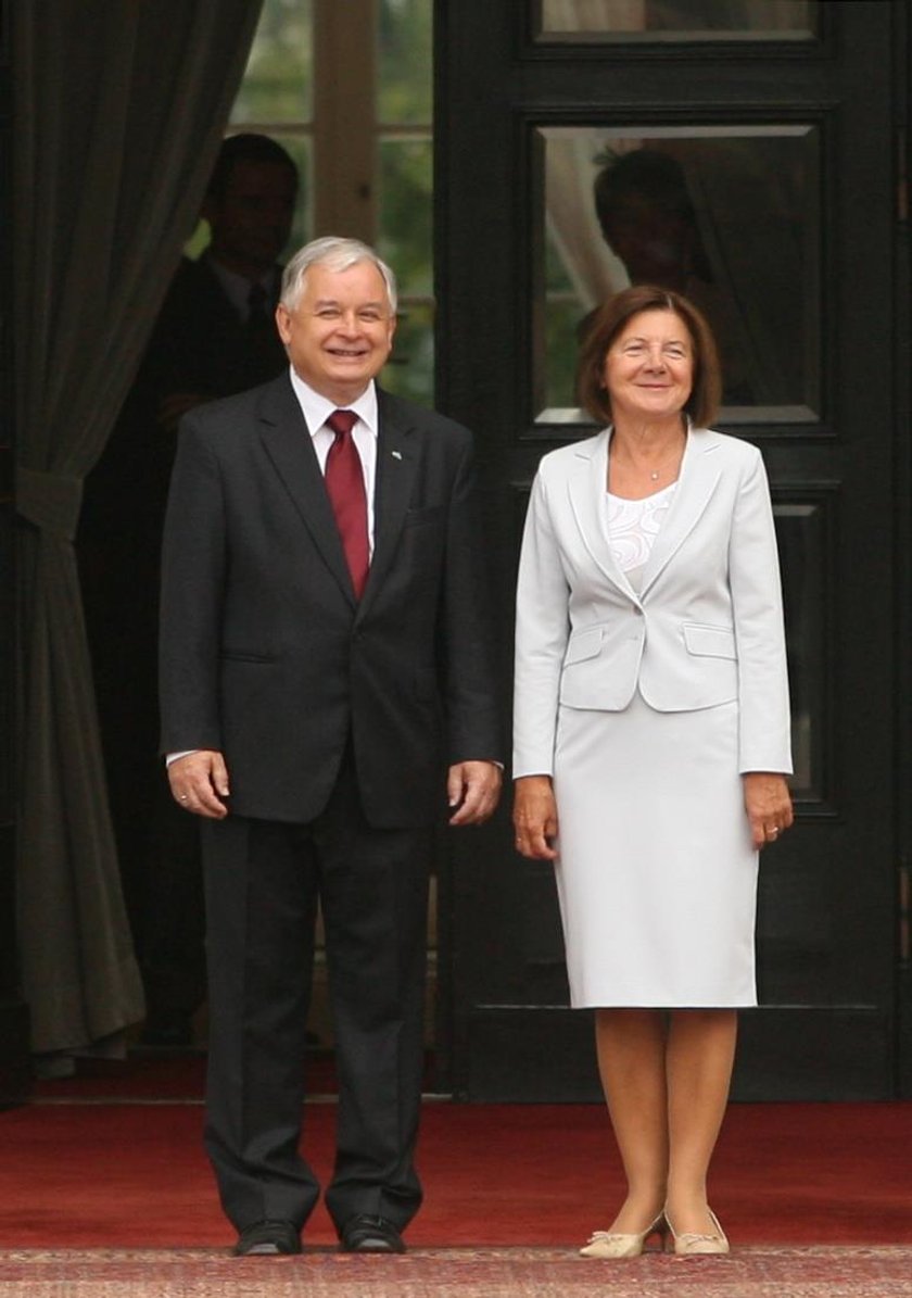 Lech Kaczyński w brzozie. Nowy pomnik pod Sejmem