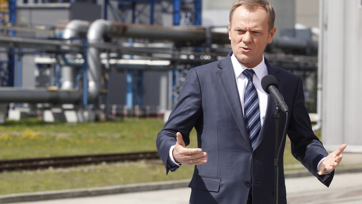 Premier Donald Tusk, który uczestniczył w uroczystości podpisania umowy na nowy blok energetyczny w Elektrowni Jaworzno III (Śląskie) powiedział, że dla niego wizyta w tym miejscu to także "podróż sentymentalna", bo przed 30 laty pracował tu.