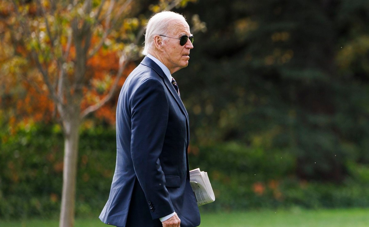 US President Biden returns to White House on Election eve