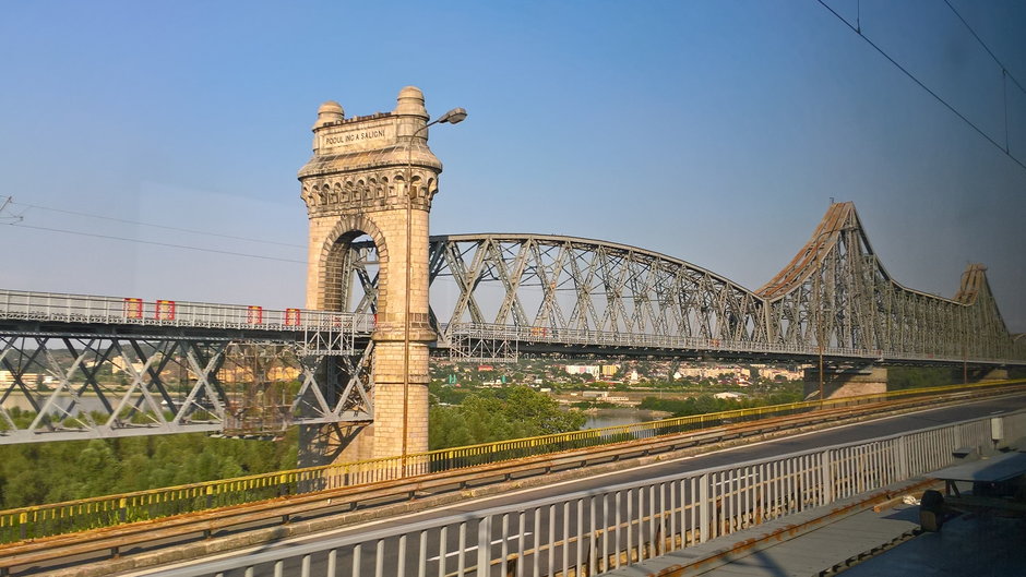Most Króla I To cudo inżynierii można obserwować z okien pociągu  na trasie z Bukaresztu do Konstancy