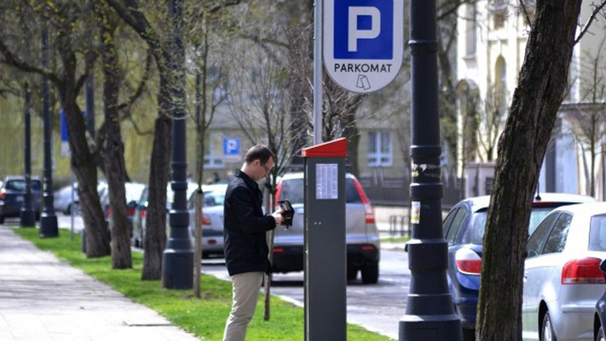 Od 2 maja nastąpi podział strefy płatnego parkowania na dwie podstrefy: Podstrefę A i Podstrefę B. Prezentujemy ceny biletów godzinnych i abonamentów.