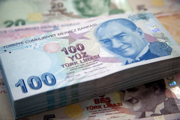 W czerwcu turecka lira straciła blisko połowę swojej wartości wobec dolara