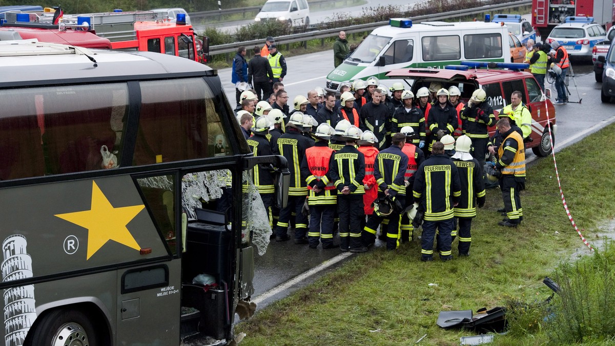 Setki wiernych uczestniczyły w sobotę wieczorem w Złocieńcu (Zachodniopomorskie) we mszy żałobnej w intencji ofiar katastrofy polskiego autokaru koło Berlina. W kościele pw. Wniebowzięcia Najświętszej Maryi Panny wystawiono osiem trumien z ciałami ofiar wypadku.