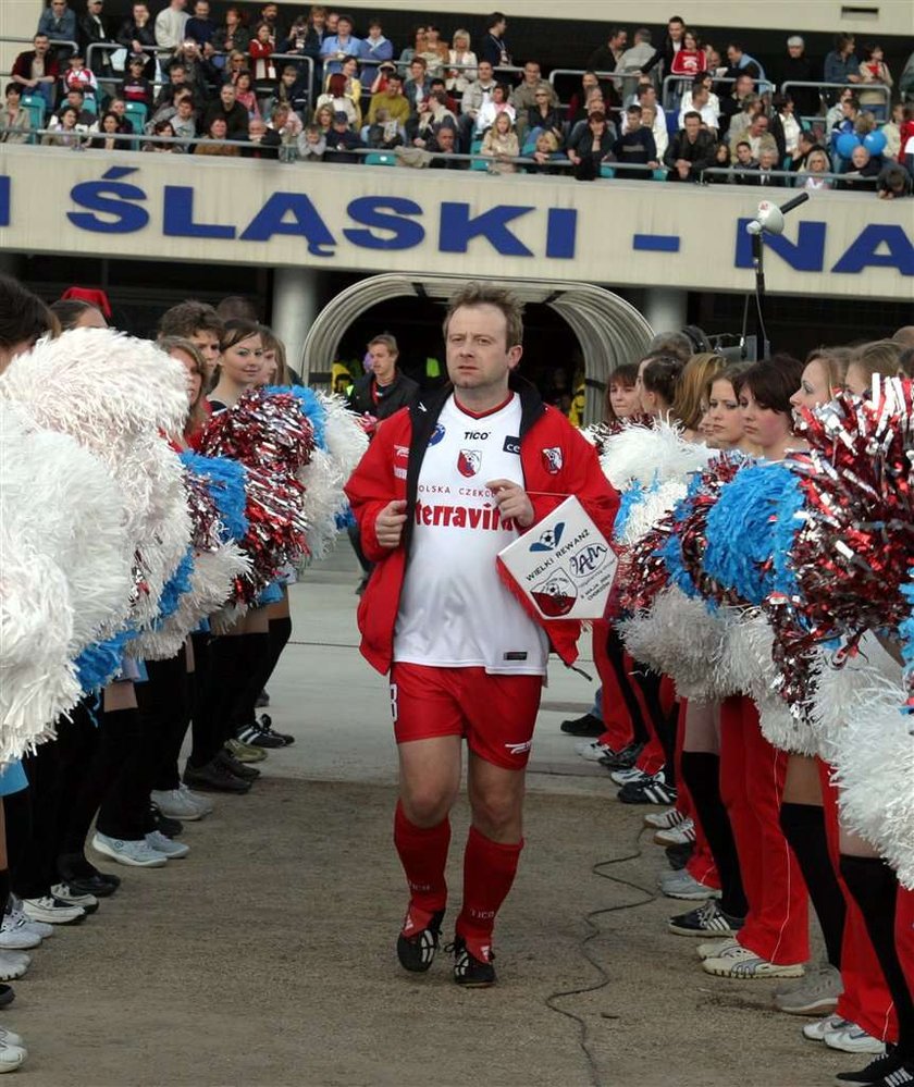 Olaf Lubaszenko już nie gra w piłkę, bo jest za gruby. Olaf Lubaszenko zakładał Reprezentację Artystów Polskich. Olaf Lubaszenko grał też z premierem Tuskiem