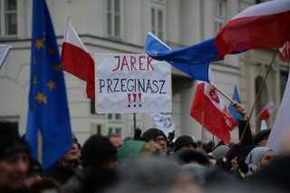 'PiS pokazało, jak bardzo się wstydzi tego, co robi.' Manifestacja przed Pałacem Prezydenckim