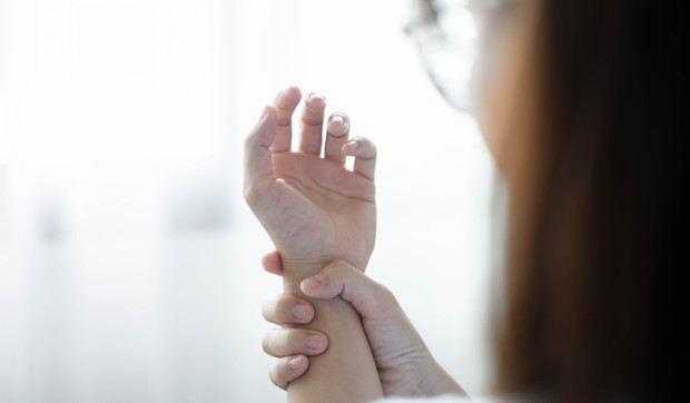 Grčevi u rukama mogu da ograniče funkciju ruke