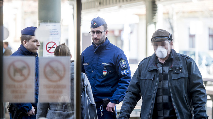 Kecskeméten egy idős ember szökött meg az önkormányzati otthonból, hogy vásárolni tudjon. /Fotó:MTI/