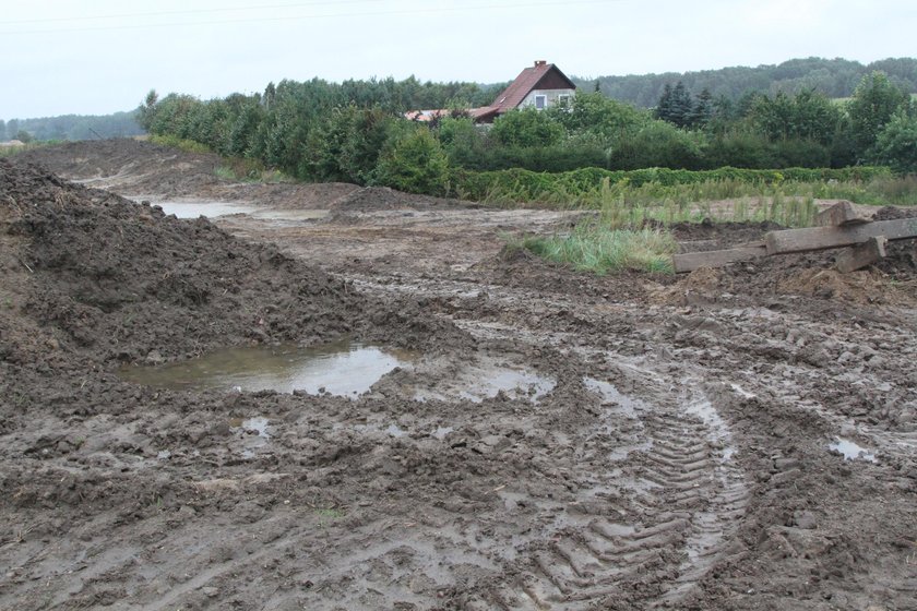 Wyrzucają ludzi z domu, bo chcą budować... drogę!