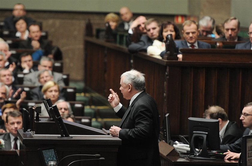 Kaczyński ostro do premiera: Kaczka po smoleńsku i krwawa mery to wina...