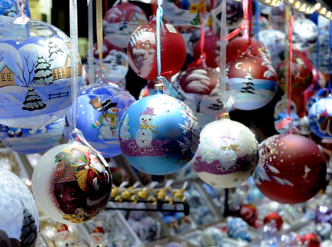 Świąteczne dekoracje na kiermaszu w Strasbourgu we Francji