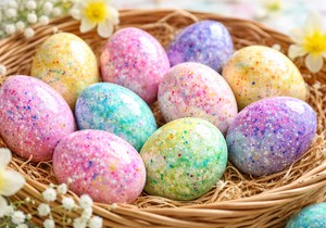 Farbanje jaja sa tačkicama