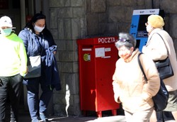 WHO: Nie rekomendujemy powszechnego noszenia masek