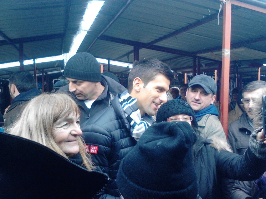 Obožavaoci: Nole je zastao da se slika sa svima