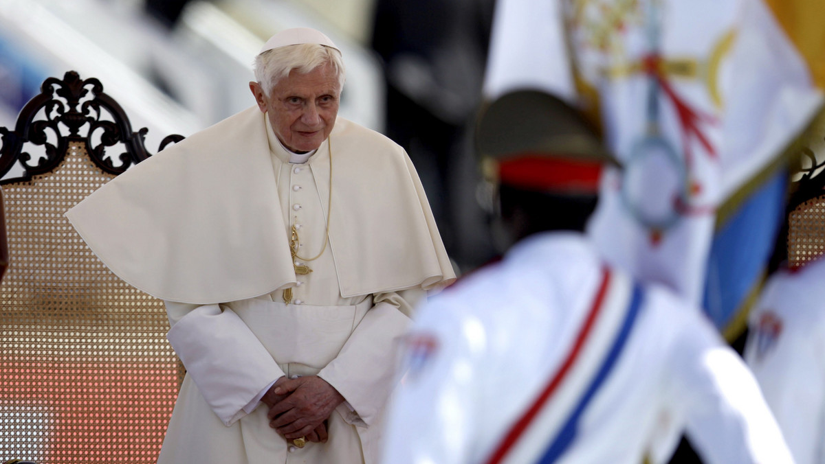 Benedykt XVI jest zaskoczony serdecznym przyjęciem i dużą liczbą osób, które na niego oczekiwały na Kubie - stwierdził podczas briefingu z dziennikarzami rzecznik prasowy Stolicy Apostolskiej, ks. Federico Lombardi.