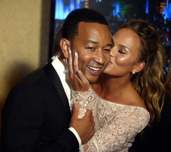 Złote Globy 2015 zza kulis: John Legend z żoną Chrissy Tiegen