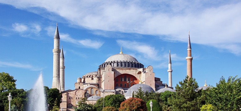 Hagia Sophia znów staje się meczetem. Po raz pierwszy od 90 lat odbędą się tam modlitwy [WIDEO]