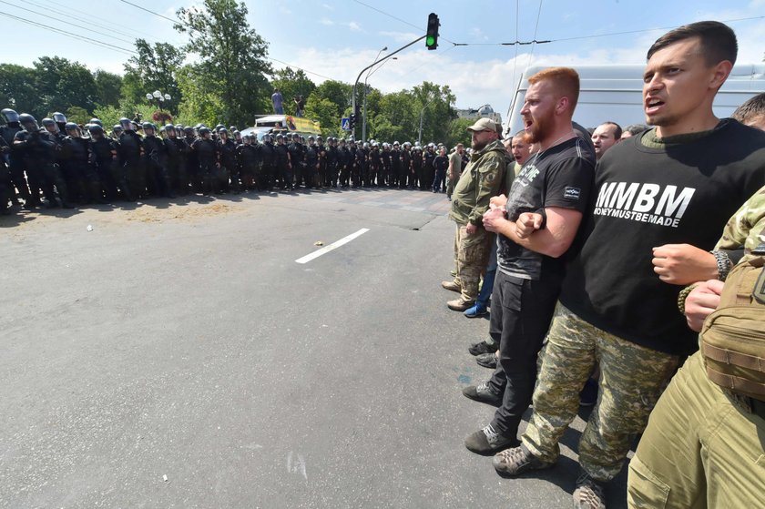 Tysiące policjantów pilnowały gejów