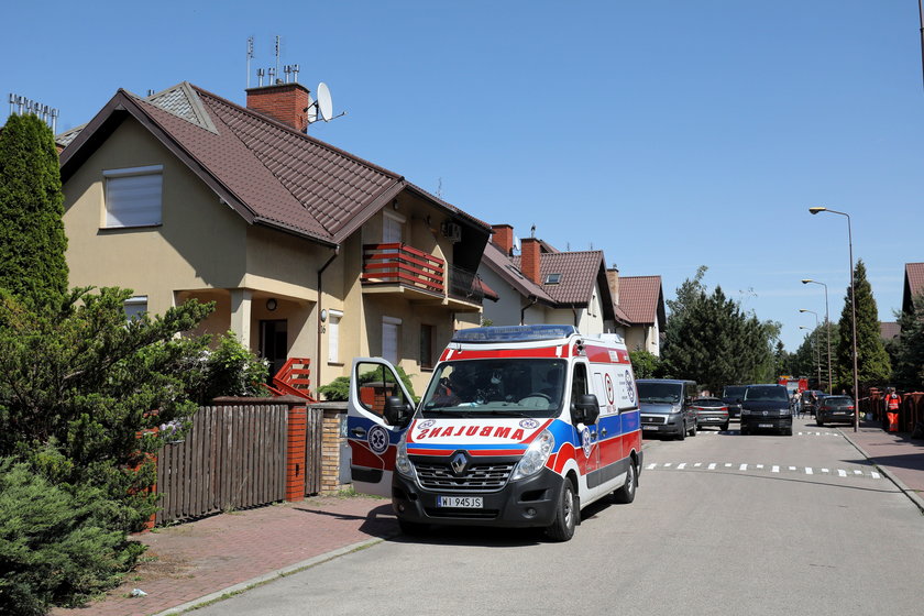 Dramat w Komorowie. Służby otoczyły dom. Na miejscu są antyterroryści