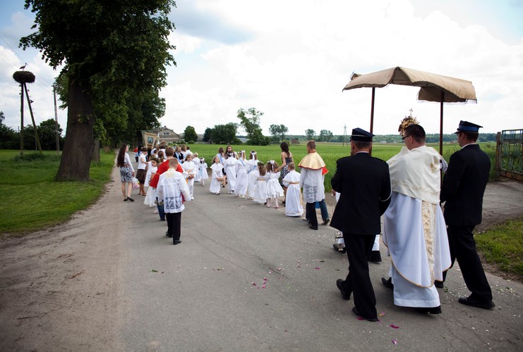 Procesja Bożego Ciała w Parafii Św. Marcina z Tours w miejscowości Górale