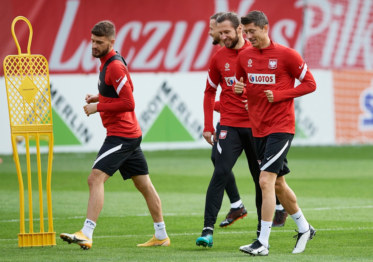 Piłkarze reprezentacji Polski (od lewej): Mateusz Klich, Grzegorz Krychowiak i Robert Lewandowski, podczas treningu kadry w Sopocie