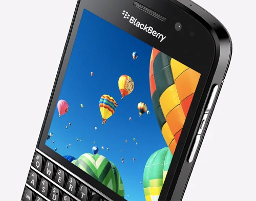 BlackBerry Q20 trzymany jest pod kluczem, więc nie wiemy jak wygląda. Wiadomo jednak, że wrócą trackpad i klawisze funkcyjne pod ekranem nieobecne w modelu Q10 (na zdjęciu)