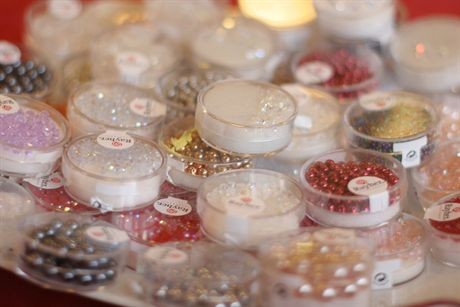 warszawa 28 08 2006Joanna Horodynska projektuje bizuterie w EMPiK , bizuteriafot Rafal Meszka