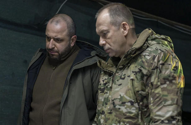 Naczelny dowódca Ukrainy i minister obrony odwiedzają linię frontu