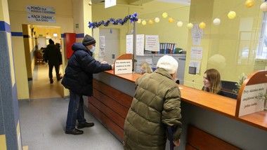 270 przypadków na 100 tys. osób. grypa atakuje ze zdwojoną siłą, a szczyt wciąż przed nami