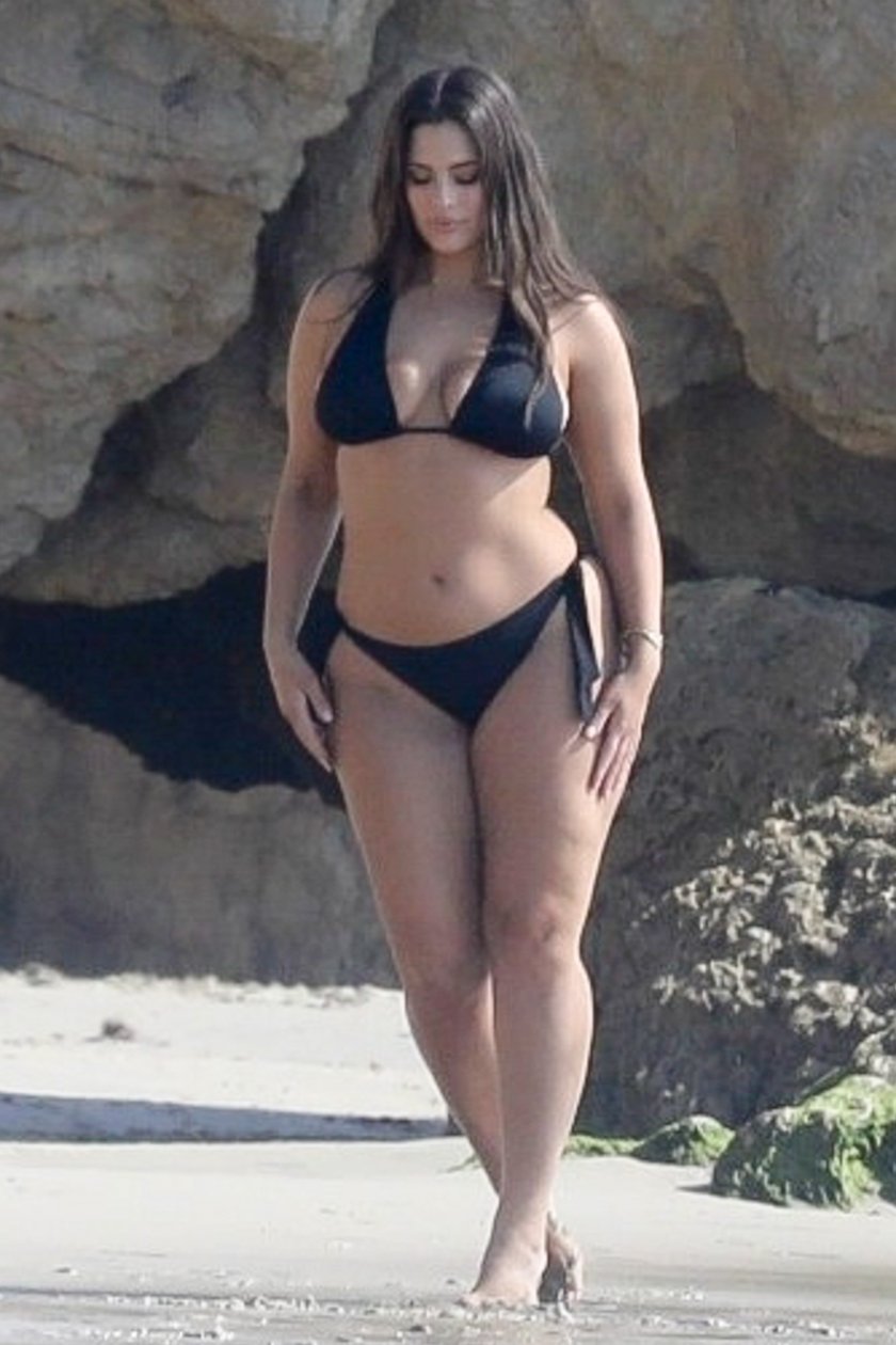 Ashley Graham na plaży w Malibu